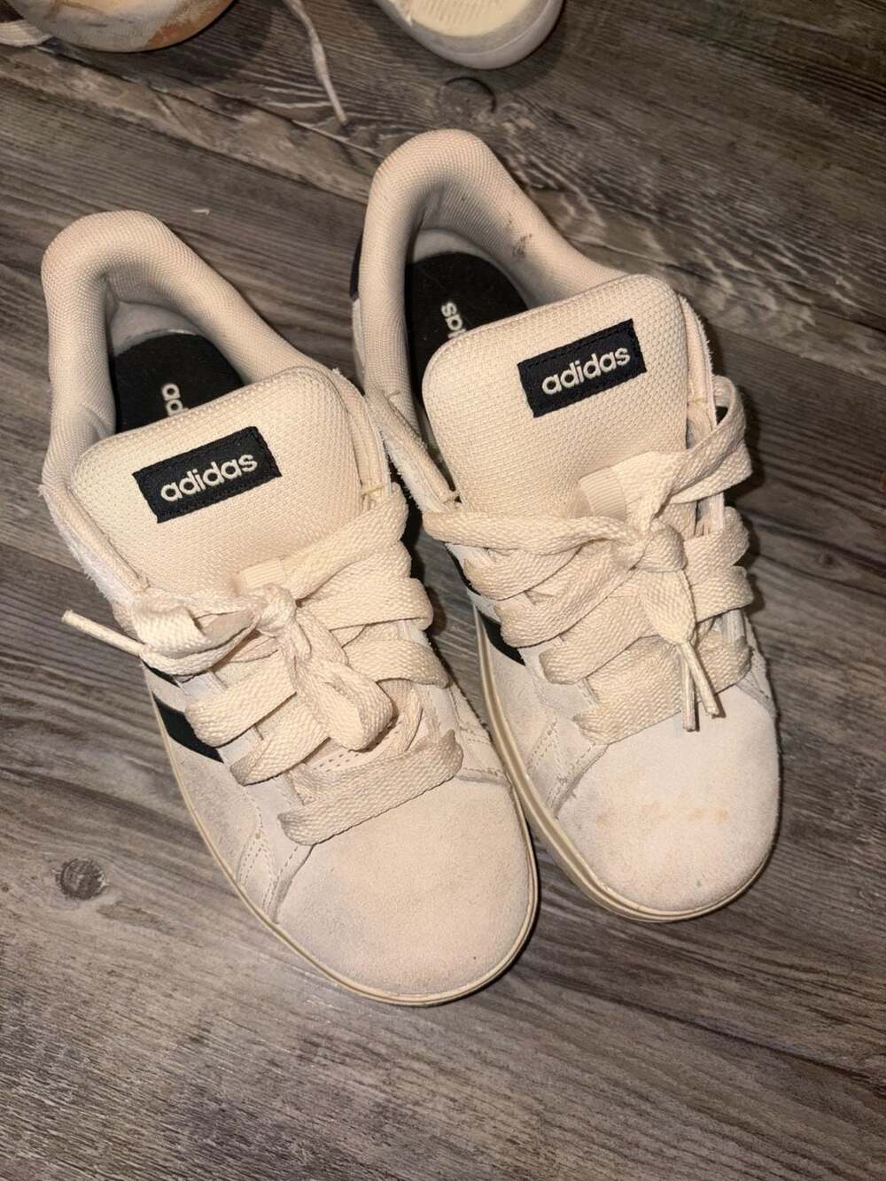 adidas Grand Court 00s K Unisex Kids Suede Sneakers Beige Black 6.5 US